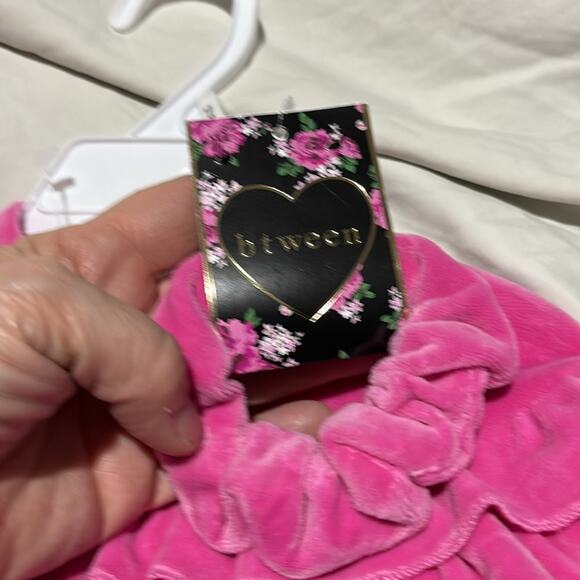 Btween 12m hot pink velour ruffled sweatsuit and scrunchie nwt perfect - Picture 4 of 7